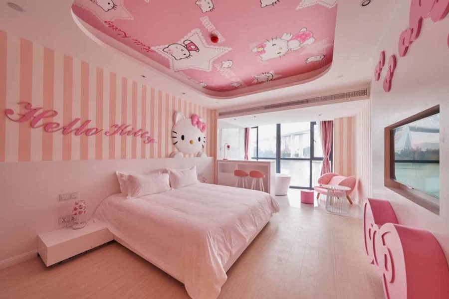 Phòng ngủ Hello Kitty kết hợp hai màu hồng khác nhau
